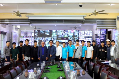 Đoàn công tác của trường thăm quan và làm việc tại công ty than Dương Huy